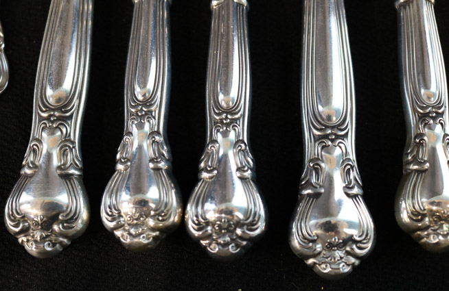 026g - 27 pieces of Gorham sterling flatware, Chantilly pattern