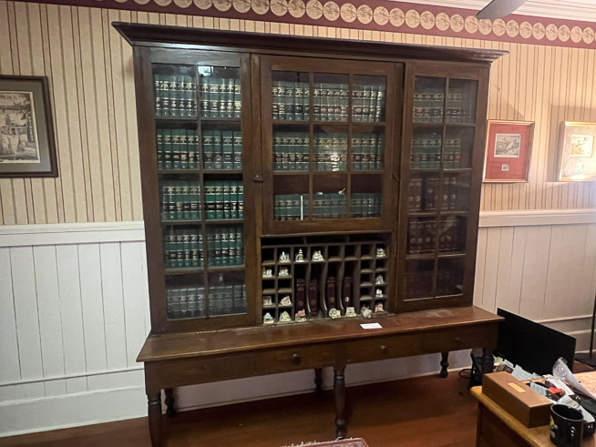 061a - Single plantation secretary bookcase
