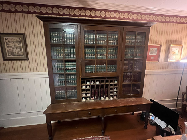 061b - Single plantation secretary bookcase