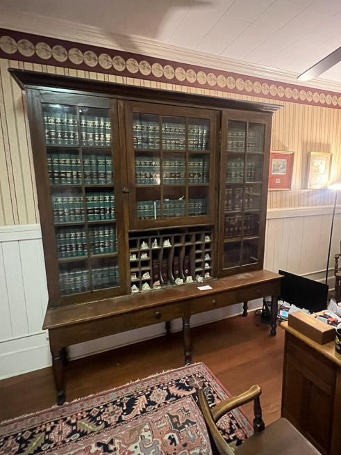 061c - Single plantation secretary bookcase