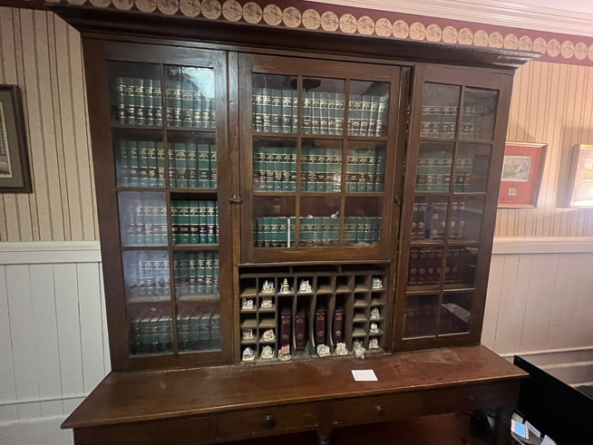 061d - Single plantation secretary bookcase
