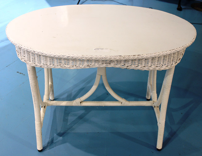 173a - Oval Wicker Porch Table, 36 x 23
