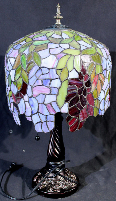 280a - Tiffany style bronze wisteria lamp
