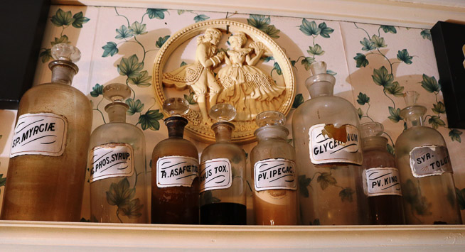 152a - 8  antique pharmacy bottles, T.K.E Drugs of Tupelo