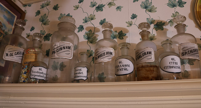 156a - 10 antique pharmacy bottles, T.K.E Drugs of Tupelo