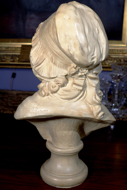 206c - Plaster bust of milk maid, 10  in. T.