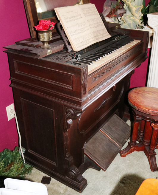 213a - Old antique pump organ with stool, made by J. Esten and Co., 35  in. T, 41 in. W, 20.5   in. D.