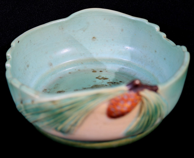 254c - 3 pieces of roseville in pine cone pattern