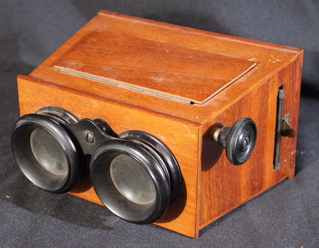 109a - Early 20th Century Stereoscope Viewer