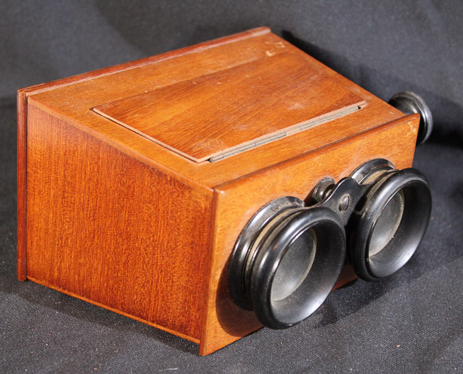 109b - Early 20th Century Stereoscope Viewer