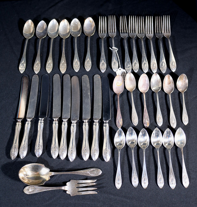 032a - 36 piece Mount Vernon sterling silverware by Lunt silversmith, ca. 1905