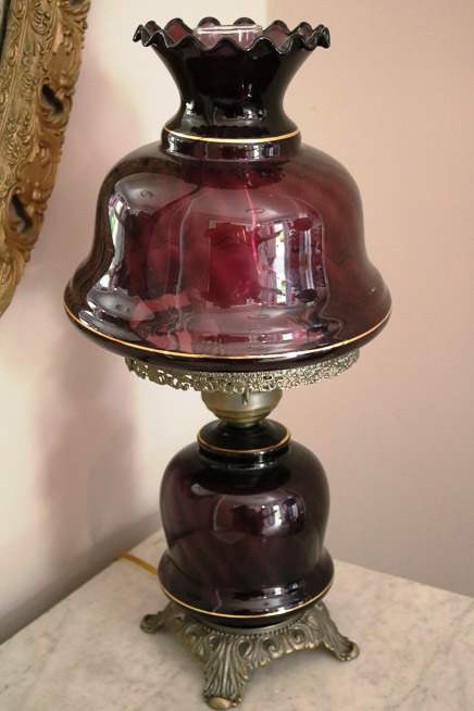 132a - Contemporary amethyst table lamp, 21 in. T.