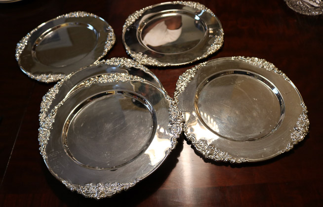 205a - 8 piece decorated silver-plate underplates
