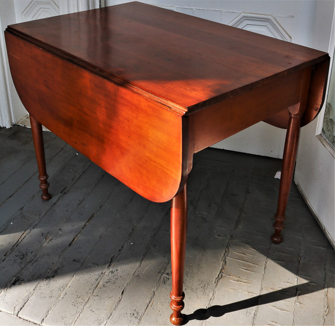 250c - Drop Leaf Breakfast Table wturned legs 28.5T, 36W