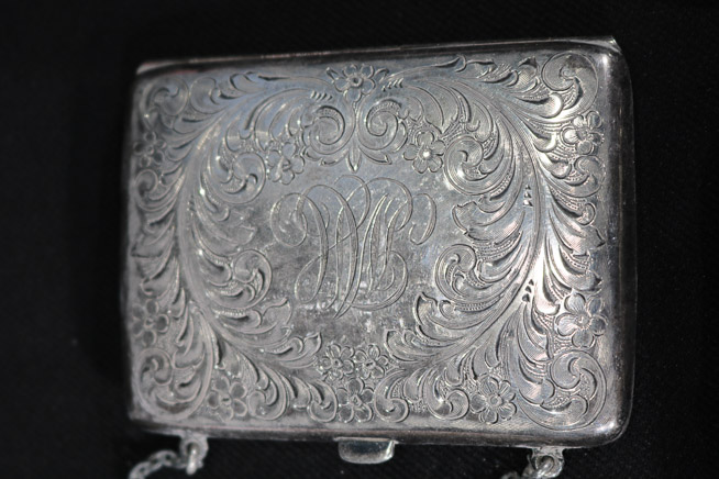041Gb - 3 sterling compacks with chains,  260 grams, bookmarks